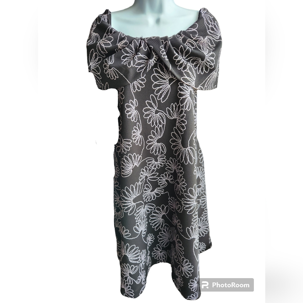Simply Greta Black Gray Floral Print Dress